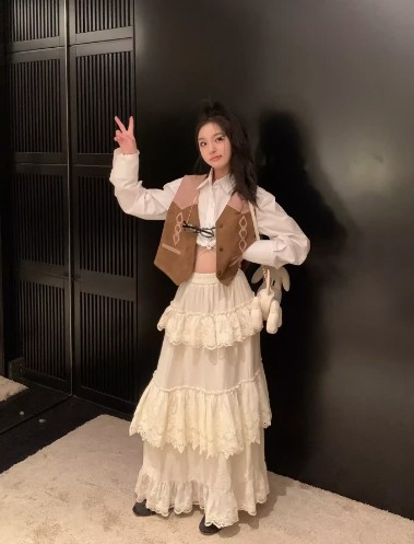 区区欧阳 重工蕾丝蛋糕半身裙女春季高腰显瘦蓬蓬裙子中长款A字裙